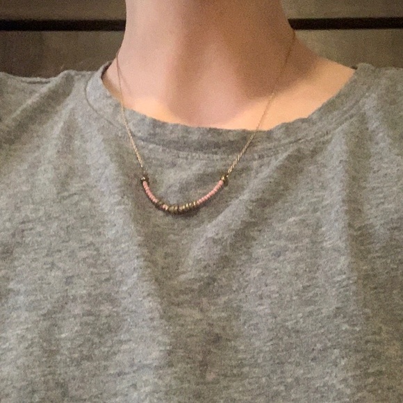 i am selling a gold and rosey pink necklace - Picture 2 of 2